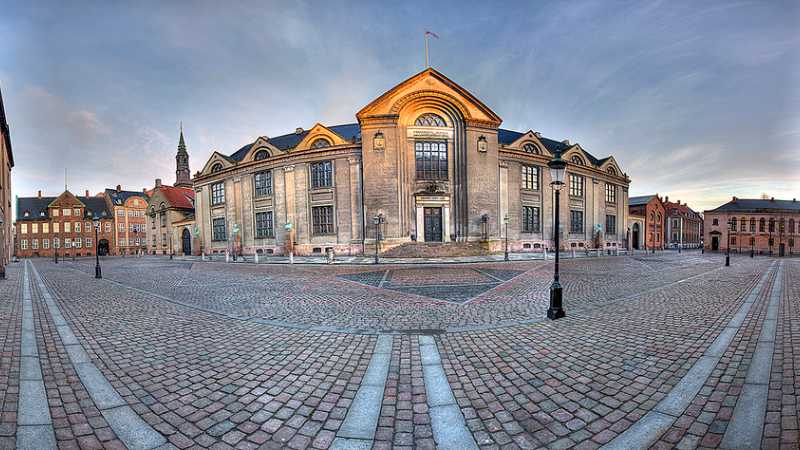 Stock Photo, tags: studerende på videregående uddannelser - upload.wikimedia.org