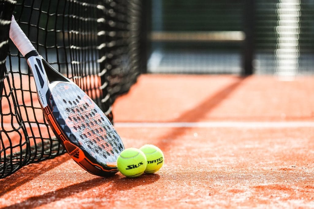 Alcaraz kæmper sig til første kvartfinaleplads i Rom med dramatisk sejr over Khachanov
